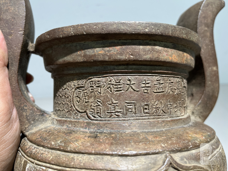 明嘉靖 铜太狮少狮钮朝冠耳熏炉 - 图23